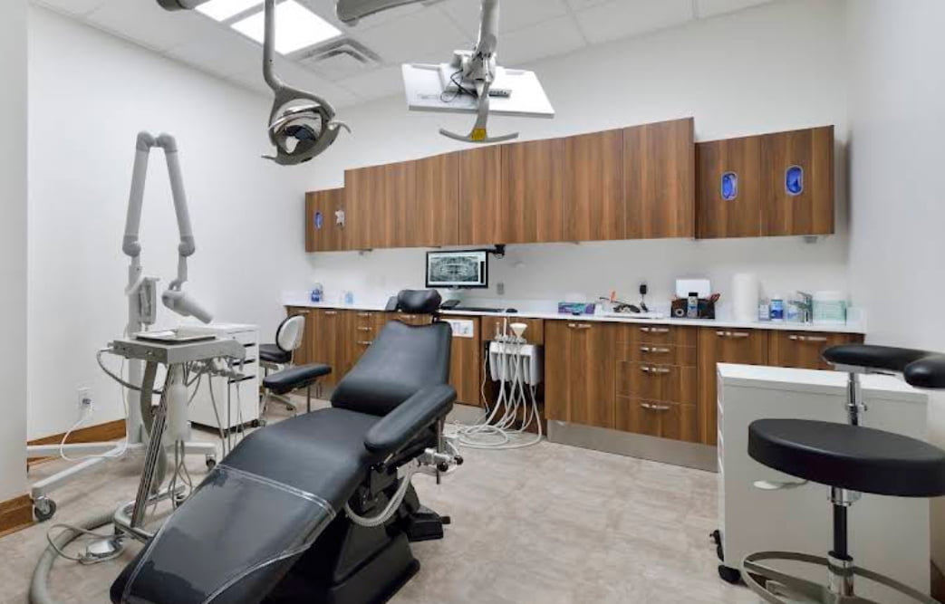 Modern dental treatment room at Barrie Smile Centre featuring advanced dental equipment and a comfortable patient chair