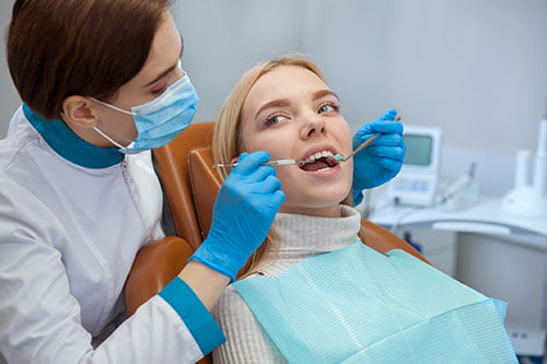 Dentist treating chipped, cracked, or broken teeth during an emergency visit in Barrie